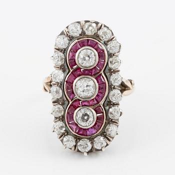 Ring 14K gold and silver with old-cut diamonds.