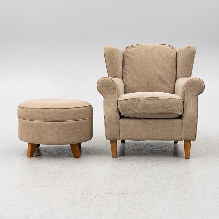 An armchair with footstool, Howard model, Englessons, 21st century.