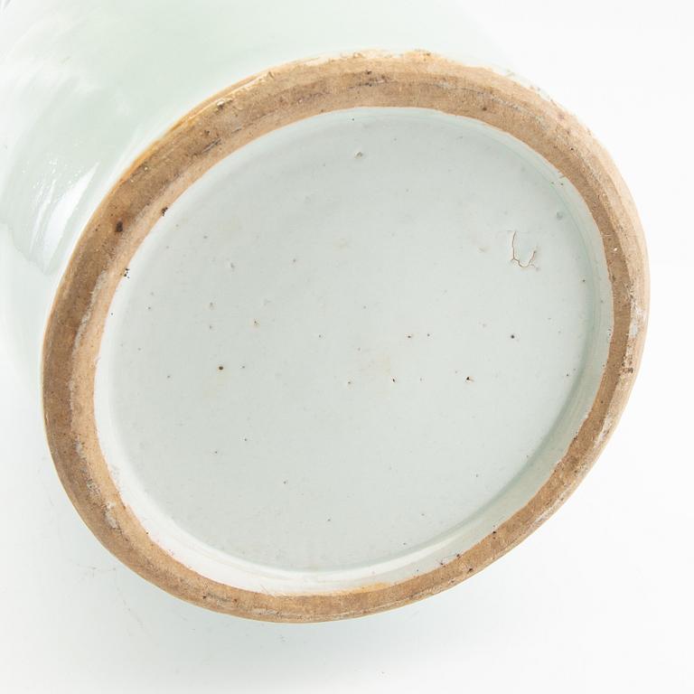 Floor vase China 20th century porcelain.