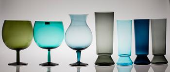 MALJAKOITA, 4 kpl, ja JÄTTILÄISAROMILASEJA, 3 kpl, lasia, Kaj Franck ja Saara Hopea. Nuutajärvi 1950-60-luku.