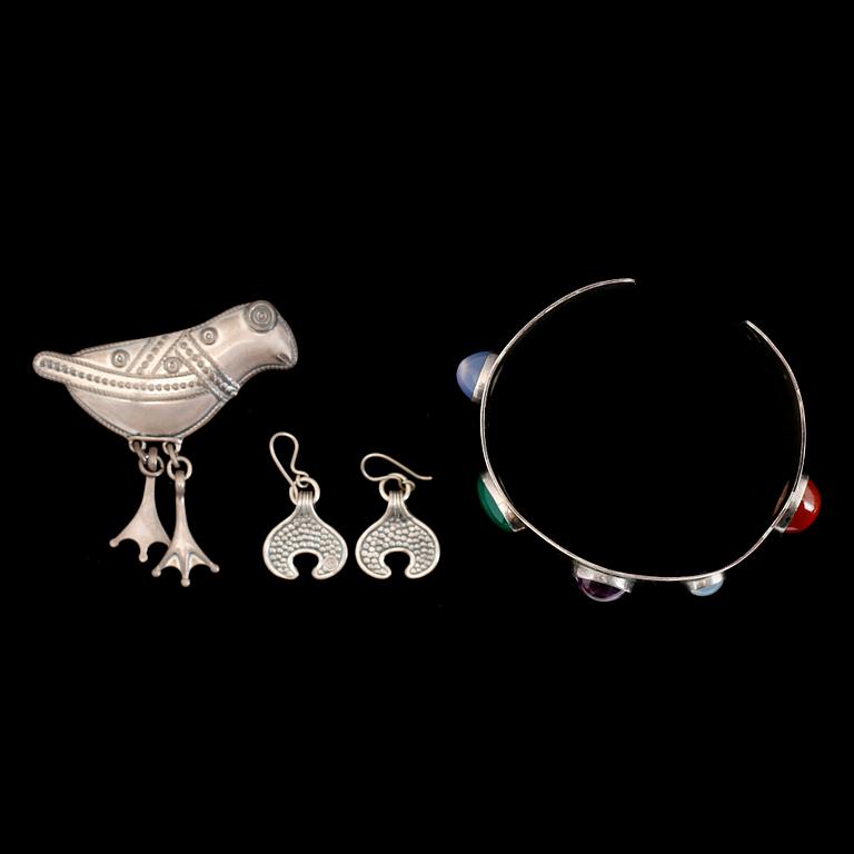 BROSCH, ARMLÄNK SAMT ÖRHÄNGEN, silver, bl Kalevala, Finland, 1988.