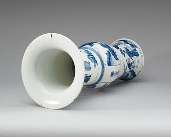 A blue and white 'Yen yen' vase, Qing dynasty.