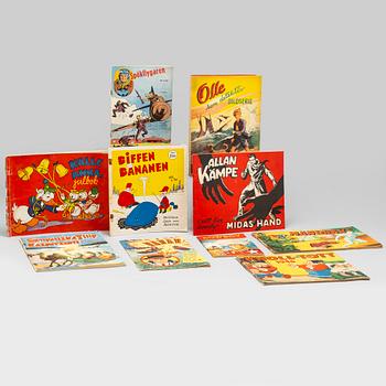 12 magazines including Kalle Ankas julbok 1945.