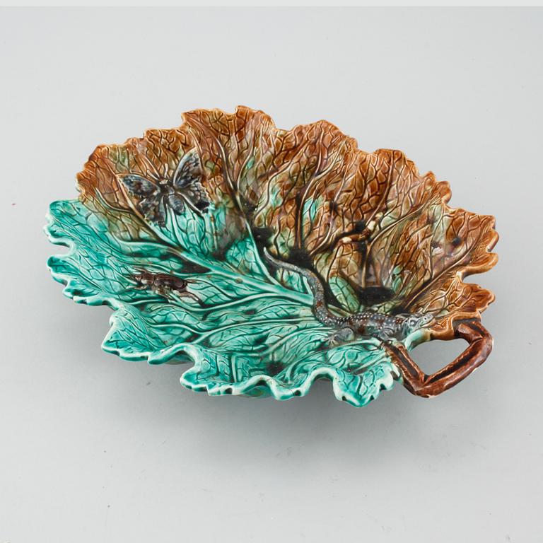 A majolica bowl by Rörstrand, around the year 1900.