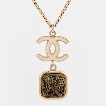 CHANEL, a 2006 necklace.