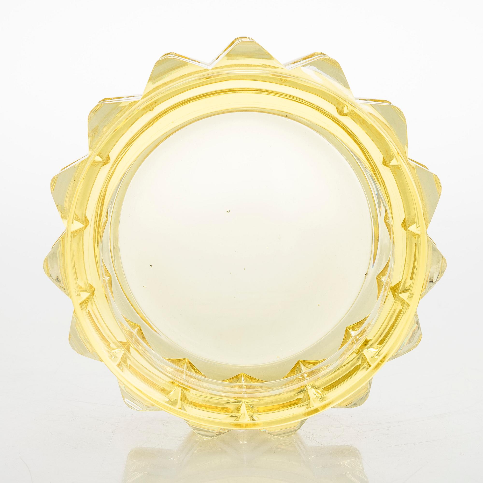 Aimo Okkolin, a 'Serpentine' 6577 bowl signed Aimo Okkolin Riihimäen Lasi Oy.