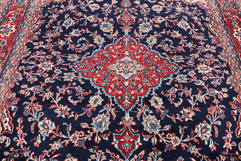 A Hamadan carpet, c. 333 x 217 cm.