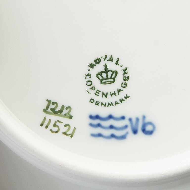 A 107 pcs "Blå vifte" dinner service Royal Copenhagen.