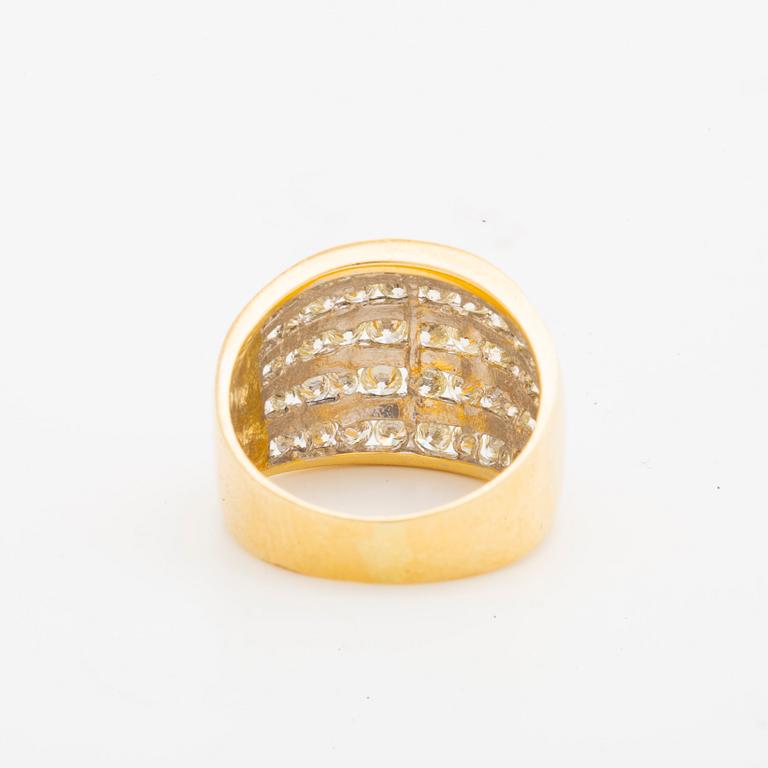 RING 18K gold w brilliant-cut diamonds approx 1 ct in total.