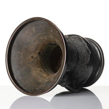 A large archaistic bronze vase, Zhadou, Qing dynasty.