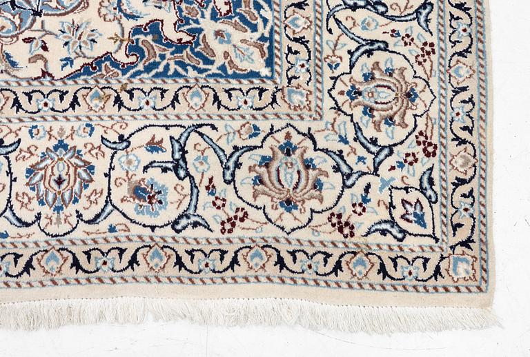 Carpet, Nain approx. 290 x 195 cm.