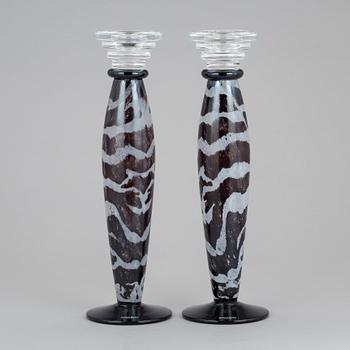 KJELL ENGMAN, ljusstakar, ett par, glas, Kosta Boda, artist collection.