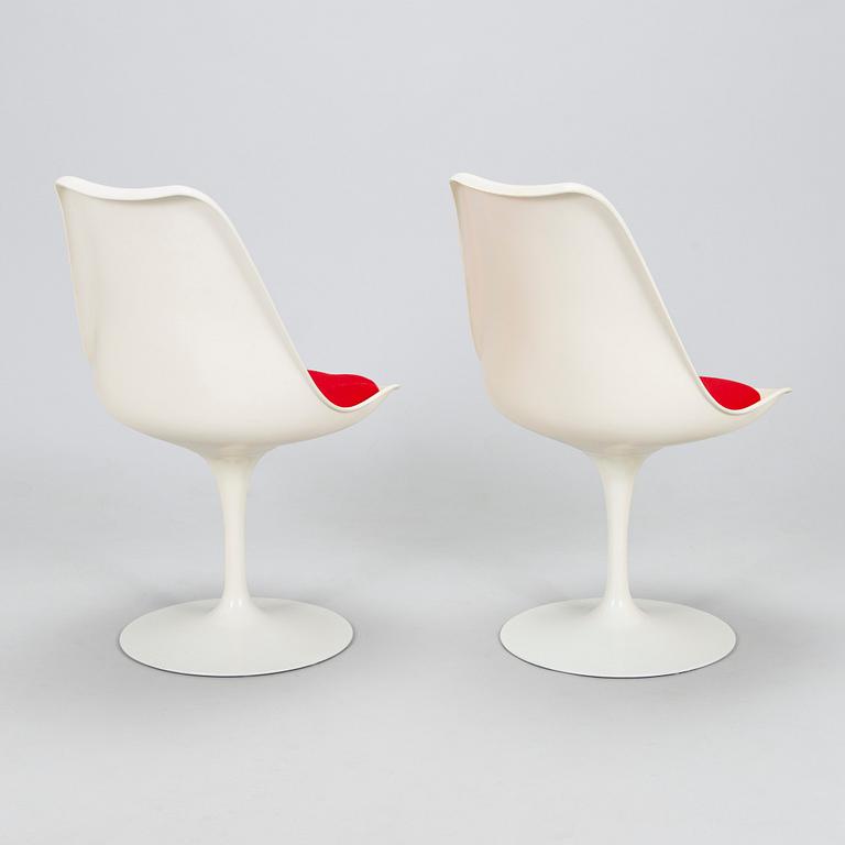 Eero Saarinen, tuoleja, 2 kpl, "Tulppaani", muotoiltu 1955-56, Knoll International.