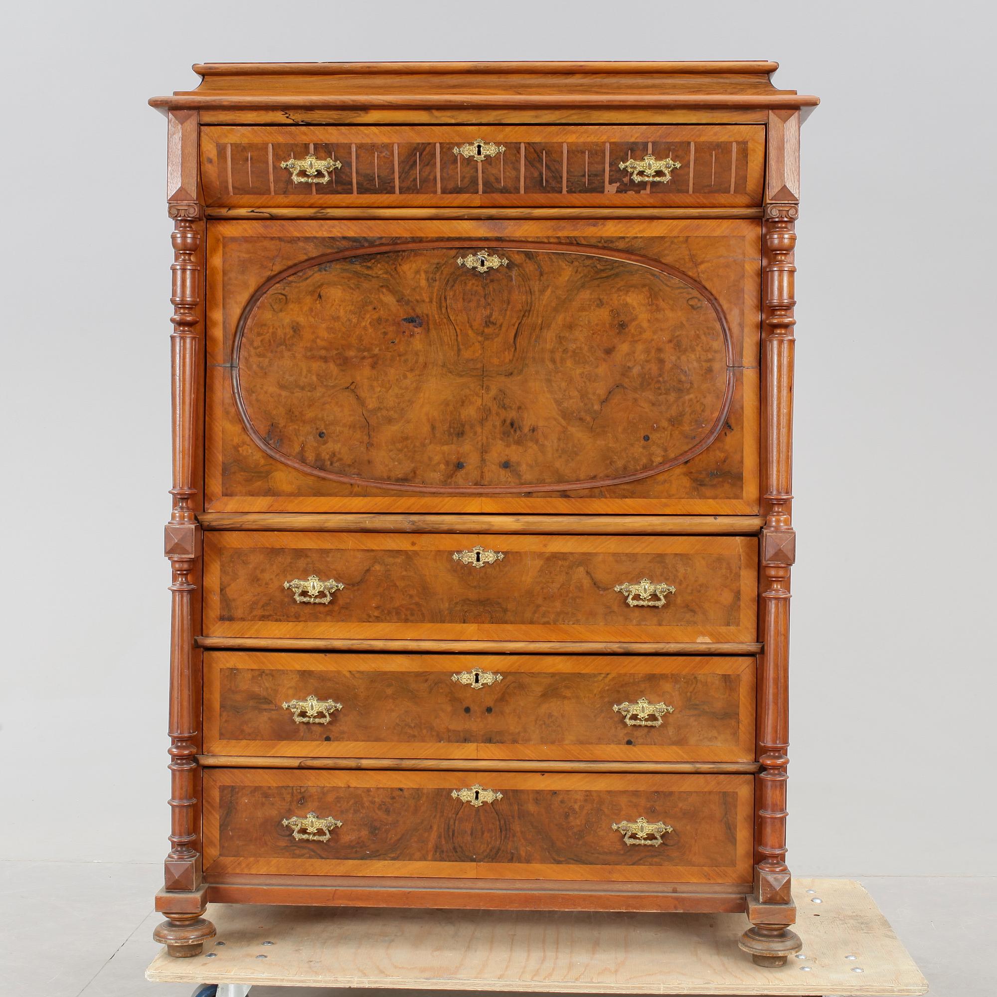CHIFFONJÉ, nyrenässans, sent 1800-tal.