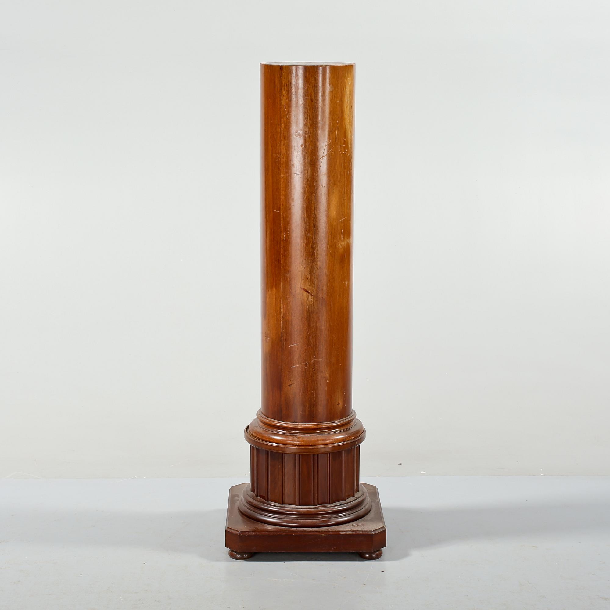 PIEDESTAL, omkring år 1900.