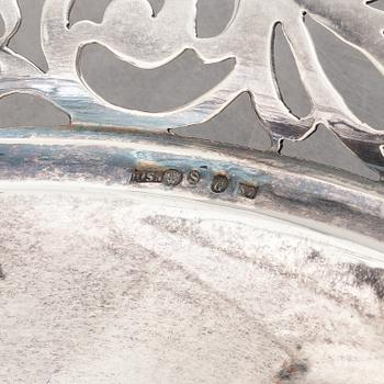 Two silver bowls and a sauce bowl, England and Sweden, 1900-1932.