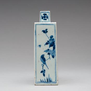 A blue and white Transitional vase, 17th Century.