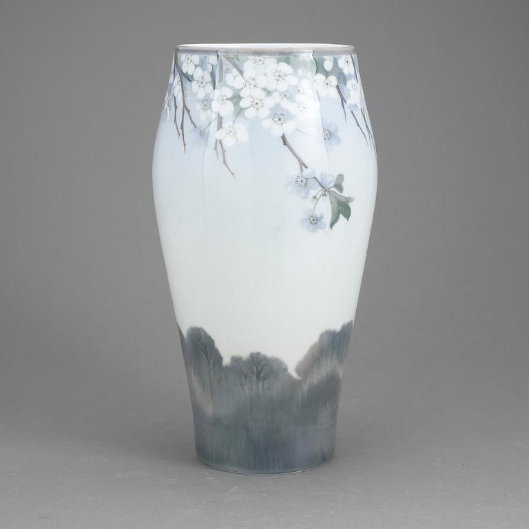 VAS, porslin, Royal Copenhagen, 1900-tal.
