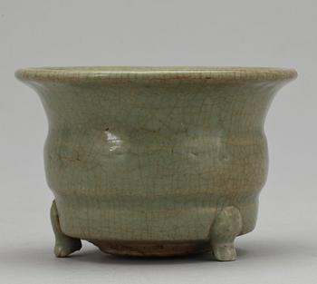 RÖKELSEKAR, lergods, celadon, Ming 1368-1644.