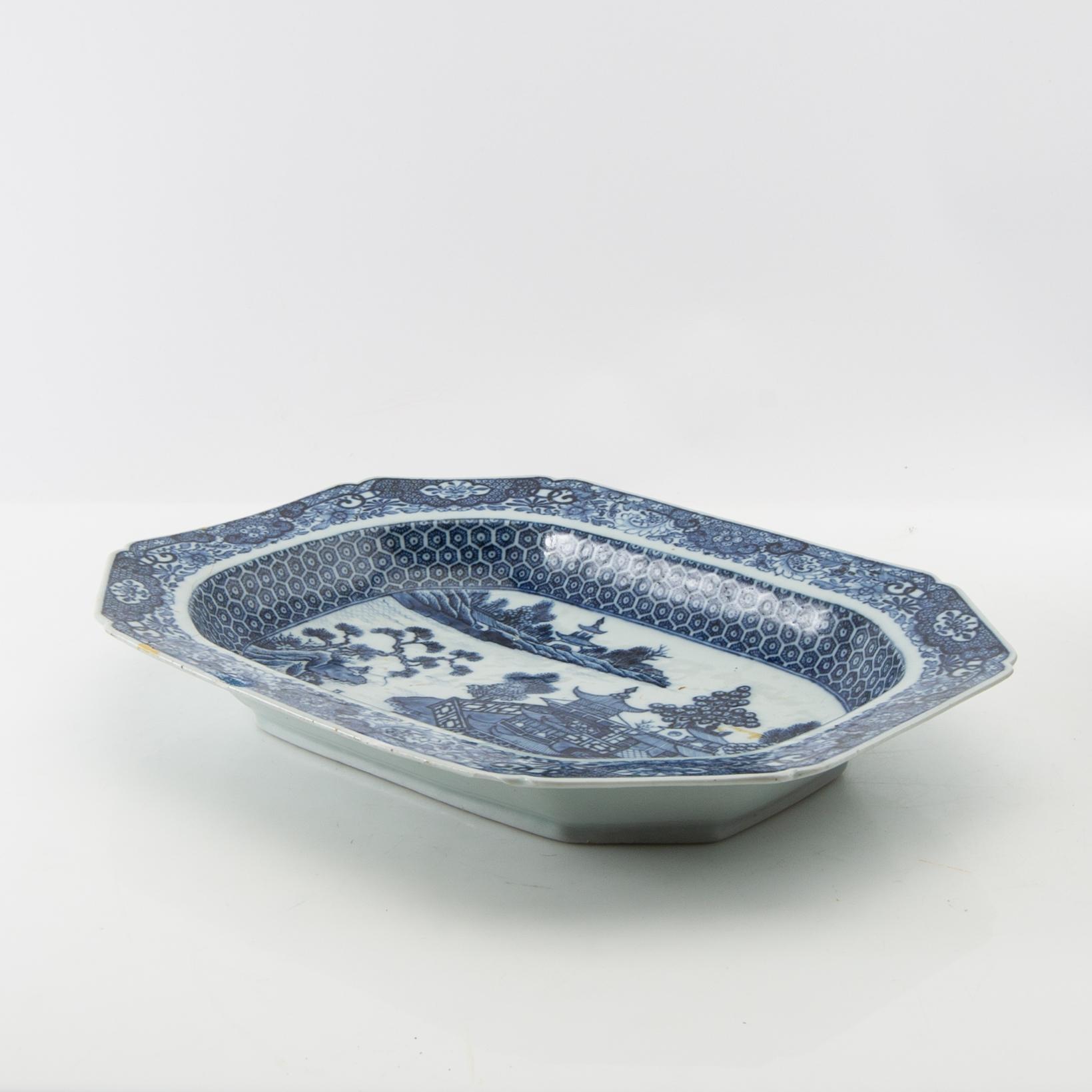 Terrin med lock och fat Kina Qianlong (1736-95) porslin.