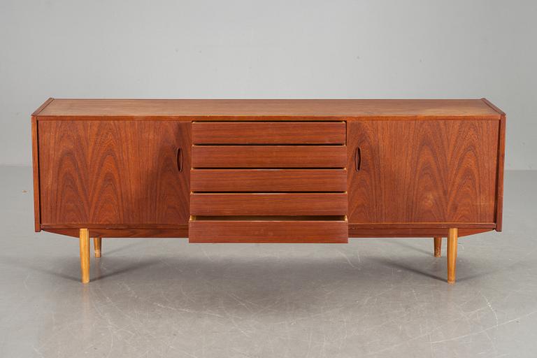 SIDEBOARD, "Trio", Nils Jonsson, Troeds, 1900-talets andra hälft.