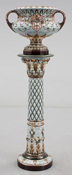 PIEDESTAL MED YTTERFODER, flintgods, majolika, nyrenässans, Rörstrand, 1800-talets slut.