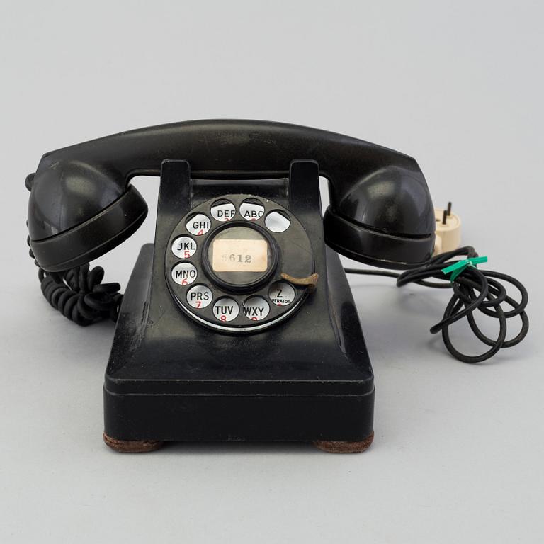 A 'model 302' telephone by Henry Dreyfuss, Bell USA 1937.