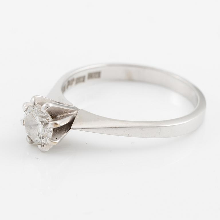 Ring, 18K vitguld med briljantslipad diamant 0.85 ct enligt gravyr.
