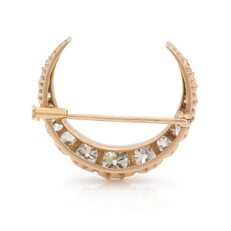 A gold and circa 2.85 ct old cut diamond crescent brooch. Probably late 1800s.