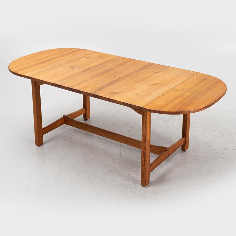 Carl Malmsten, a pinewood dining table with drop leaves, second part of the 20th Century.