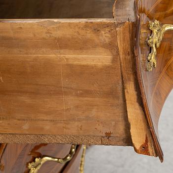 Byrå, 1700-talets andra hälft. Rokoko.