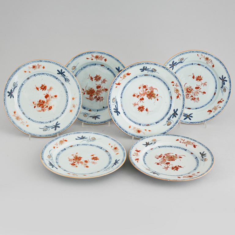 Six imari dinner plates, Qianlong (1736- 1795).