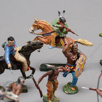 SAMLING COWBOYS OCH INDIANER, 24 st, Elastolin och Lineol plastional Tyskland. 1900-talets första hälft.