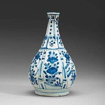 A blue and white porcelain bottle vase, Ming dynasty, Wanli (1572-1620).