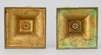 LJUSSTAKAR, ett par, brons, empirestil, omkring 1900.