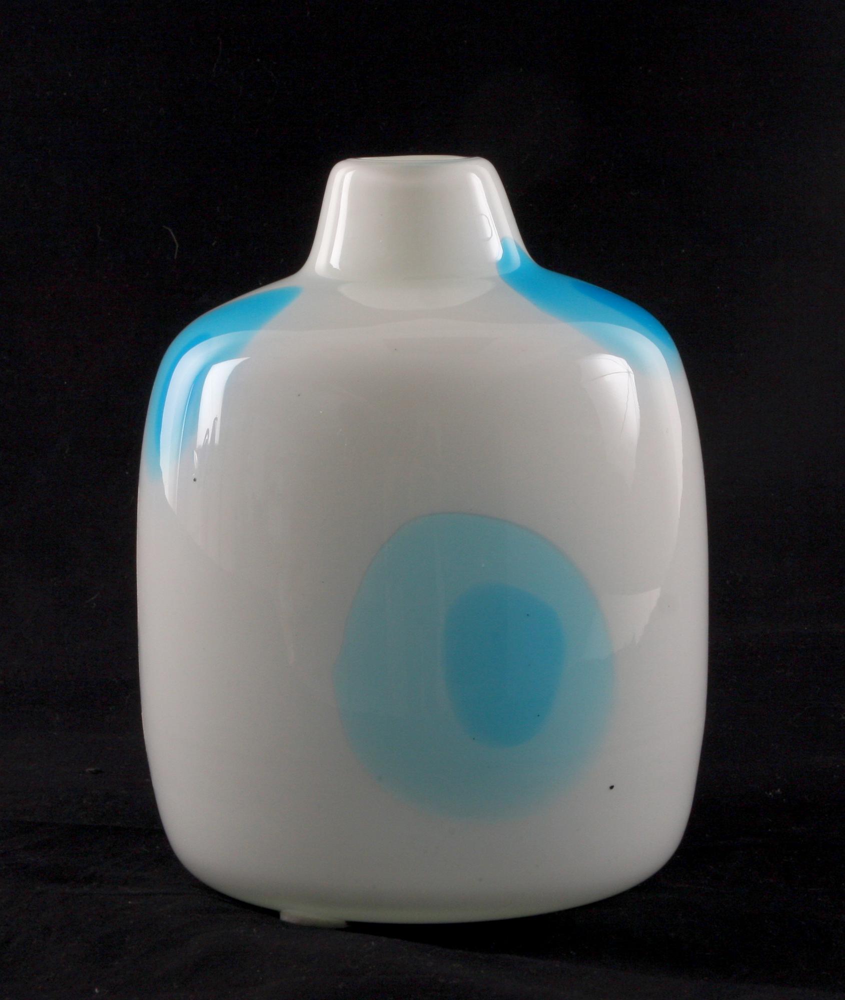 VASER, 2 st, glas, bl a Paul Kedelv, Flygsfors.