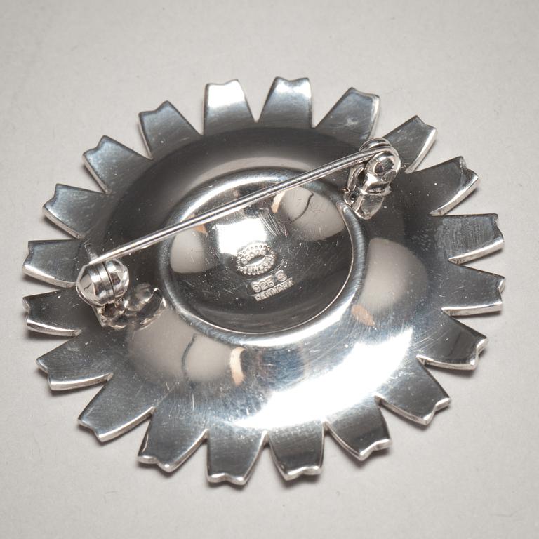 BROSCH, sterlingsilver och emalj, Georg Jensen. Danmark. Tot 16,5 g.
