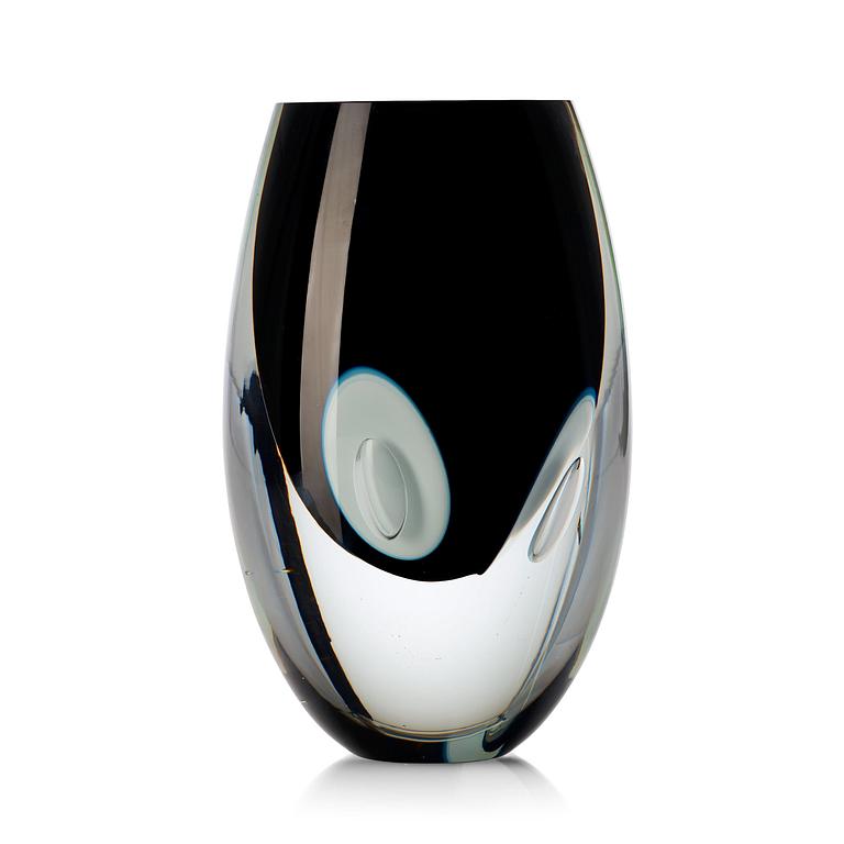 A Timo Sarpaneva 'Claritas' glass vase, Iittala, Finalnd 1985.