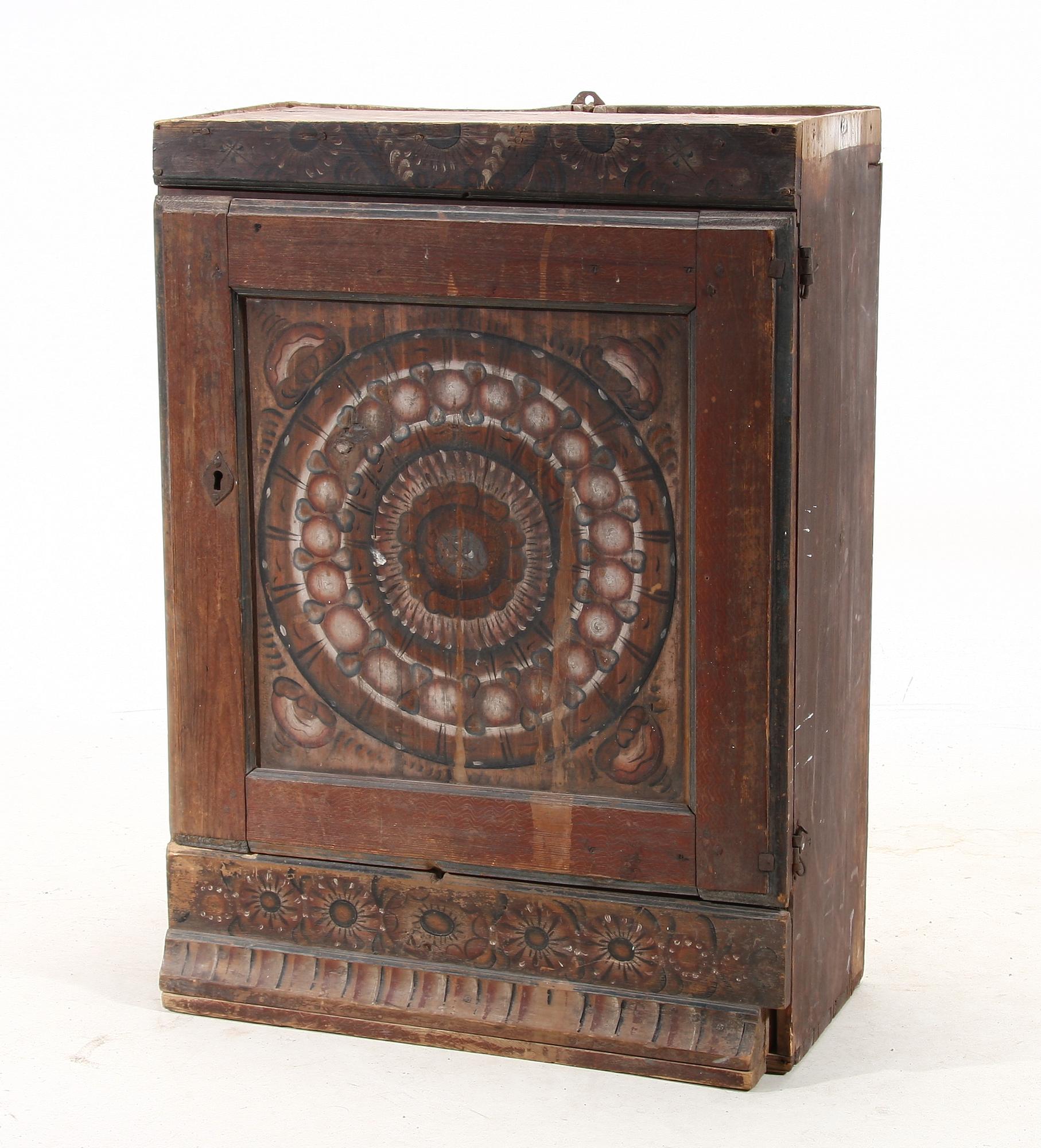 VÄGGSKÅP. Allmoge. 1800-tal.