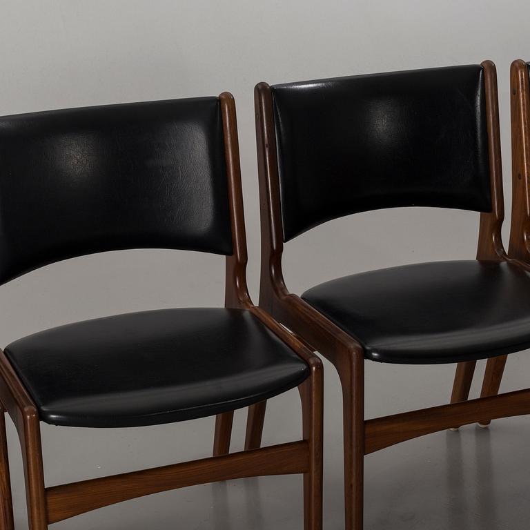 A SET OF 8 CHAIRS FROM JOHANNES ANDERSEN FOR  Uldum Mobelfabrik, Denmark.