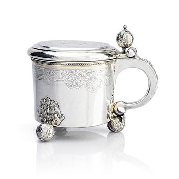 228. A Swedish late 17th century silver tankard, in the manner of Johan Nützel (Stockholm, active 1674-1716).