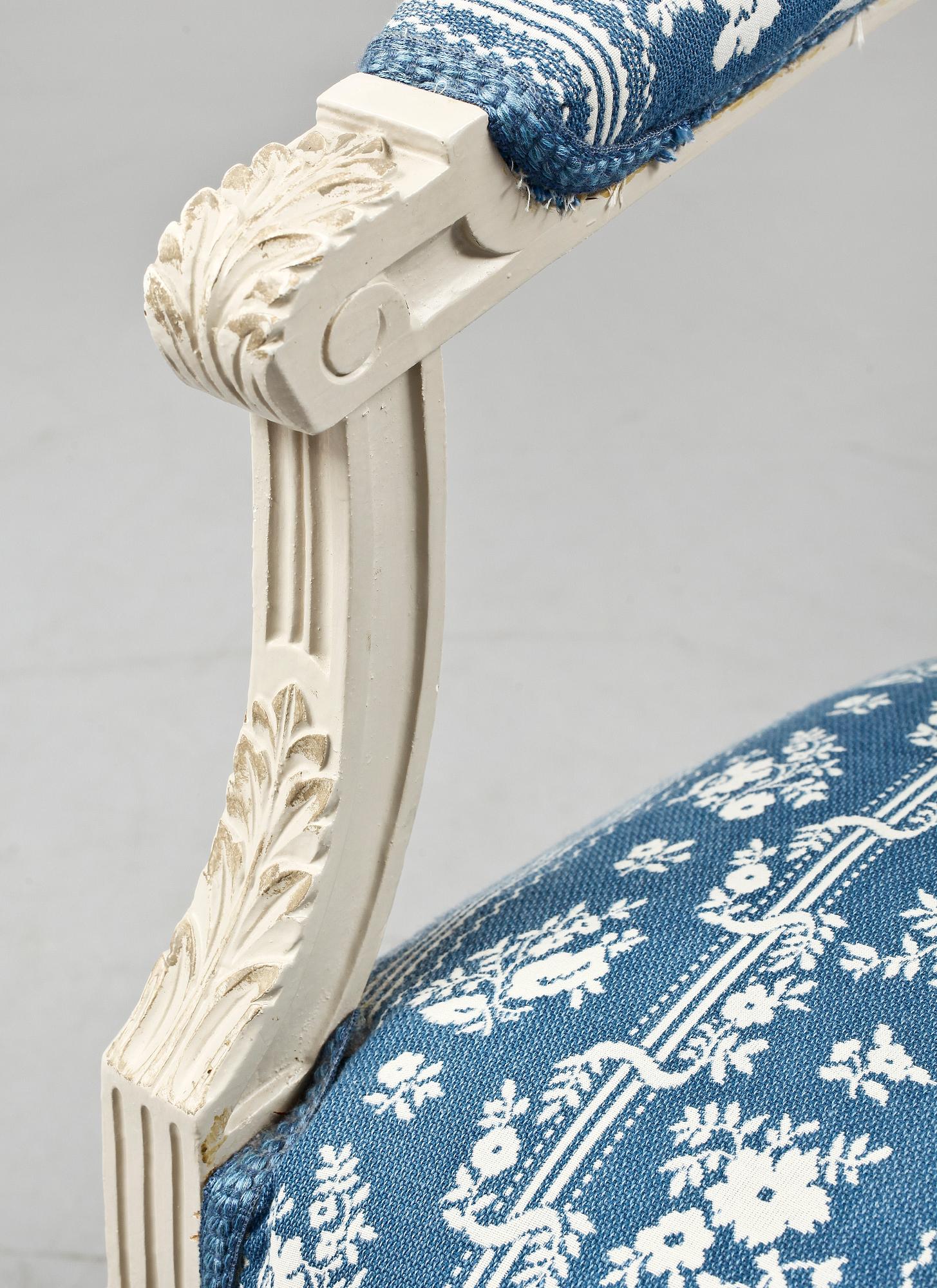 KARMSTOLAR, ett par, gustaviansk stil, 1900-tal.