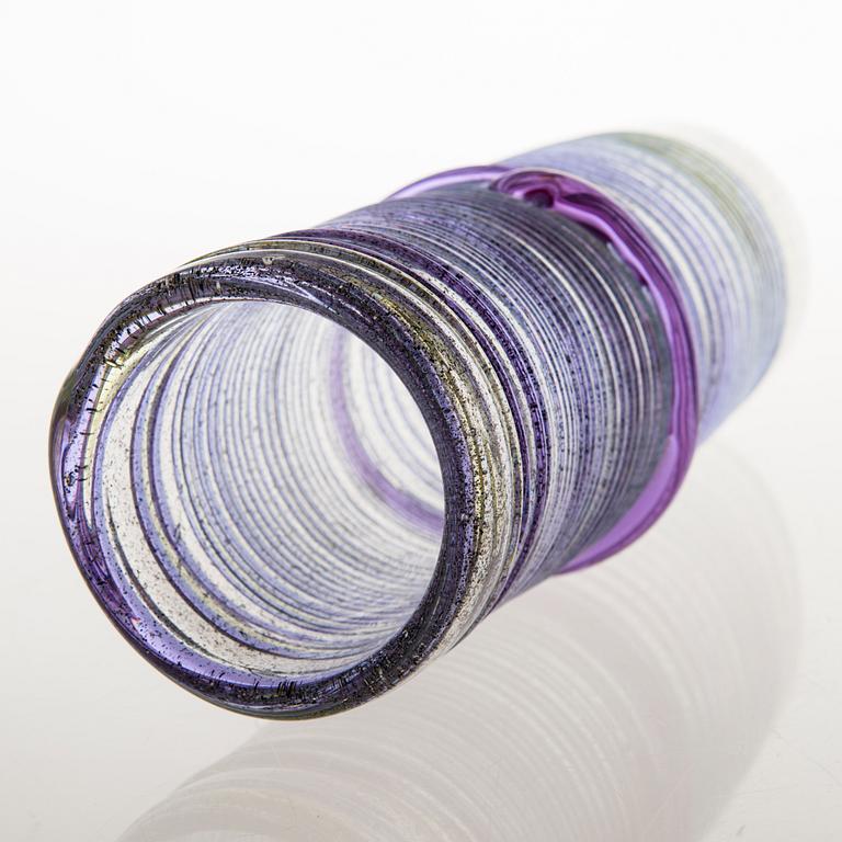 TIINA NORDSTRÖM, konstglas, "Violet cycle" signerad Tiina Nordström Iittala 1994.