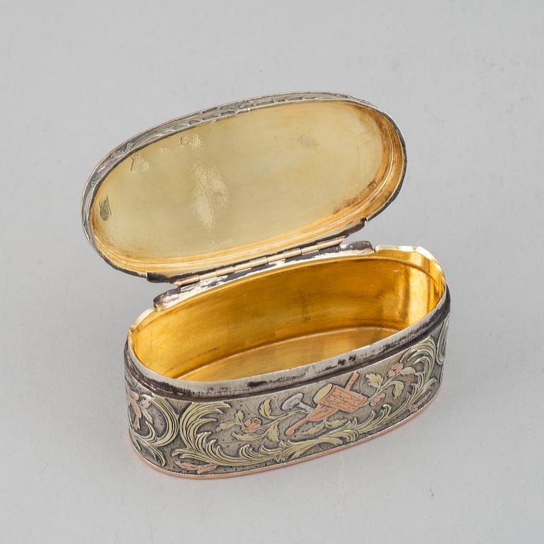 Snusdosa, silver och tvåfärgat guld, otydlig mästarstämpel, Paris 1761.