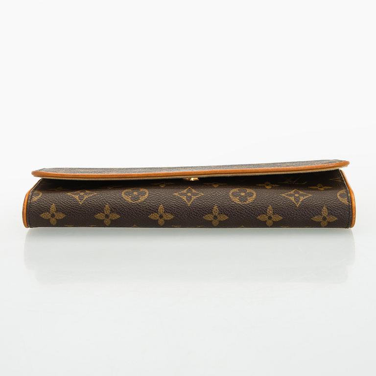 Louis Vuitton, a 'Pochette Twin GM' bag.
