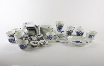 KAFFESERVIS, 42 delar, porslin, Royal Copenhagen "Blå blomst".