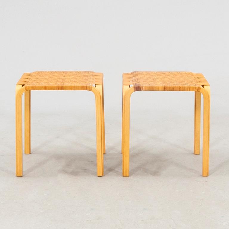 Alvar Aalto, pallar, ett par, Y61, Artek Finland 1900-talets andra hälft.