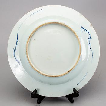 A Chinese Qianlong porcelain plate.