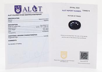 A 14K white gold pendant with a ca. 2.87 ct sapphire.