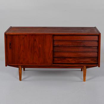 SIDEBOARD, Nils Jonsson, Troeds, 1900-talets tredje kvartal.